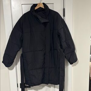 Lightweight belted puffer jacket